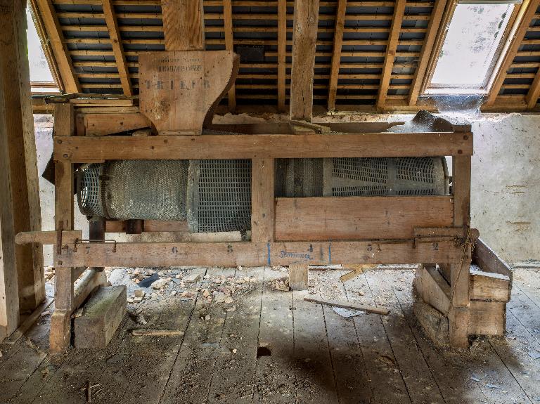Bâtiment principal, partie atelier, vue du trieur de grains du comble à surcroît.