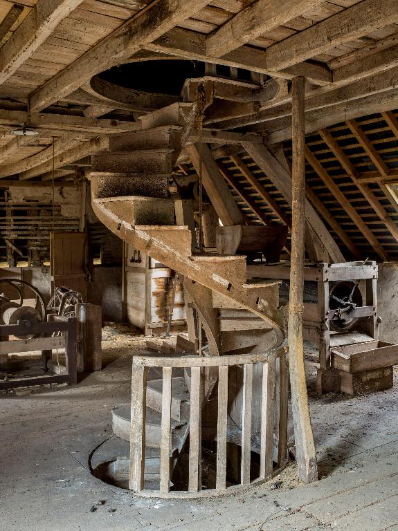 Bâtiment principal, partie atelier, comble à surcroît, vue de l'escalier.