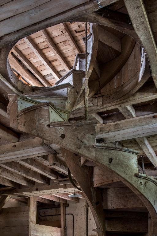 Bâtiment principal, partie atelier, rez-de-chaussée surélevé, vue de détail de l'escalier.