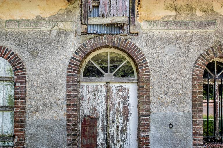 Façade principale, vue d'ensemble de l'inscription "Farine - Son - Meute d'orge".