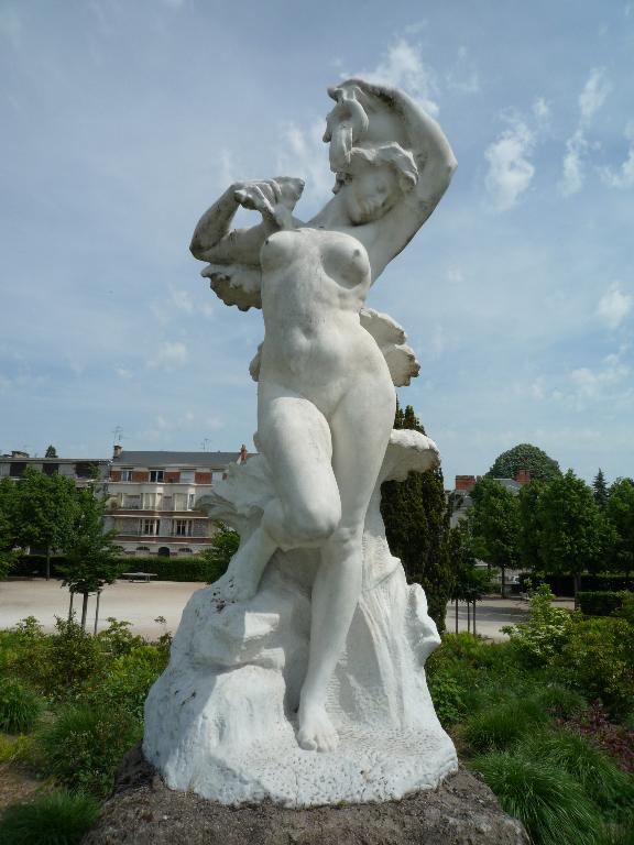 Détail de la statue de couronnement.