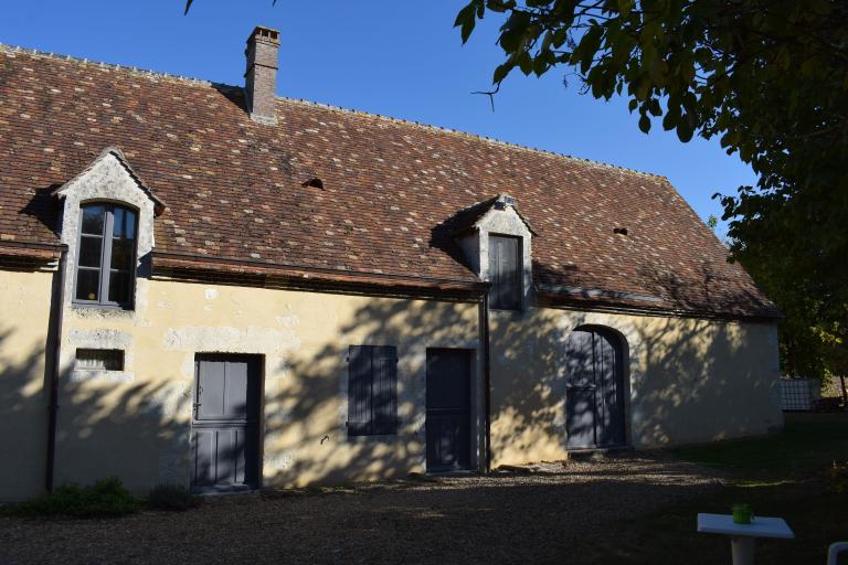 Cellier, logis secondaire et grange, élévation ouest.