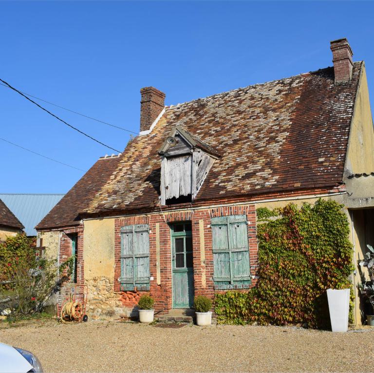 Maison, élévation ouest. ; Maison construite en 1843 aux Poussineries.