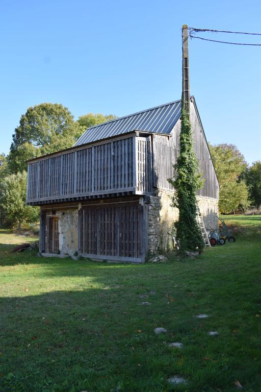 Ancienne remise, vue générale depuis le sud-ouest.