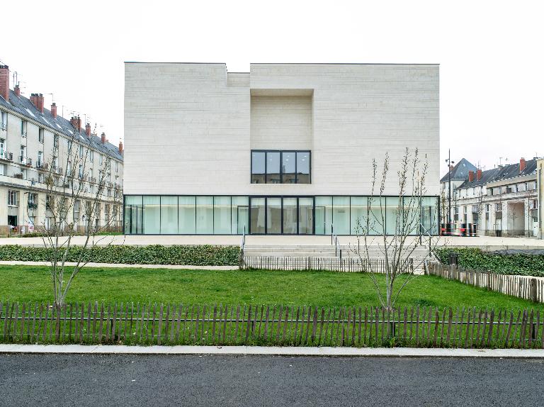 Vue d'ensemble de la façade ouest de la nouvelle aile inaugurée en 2017.