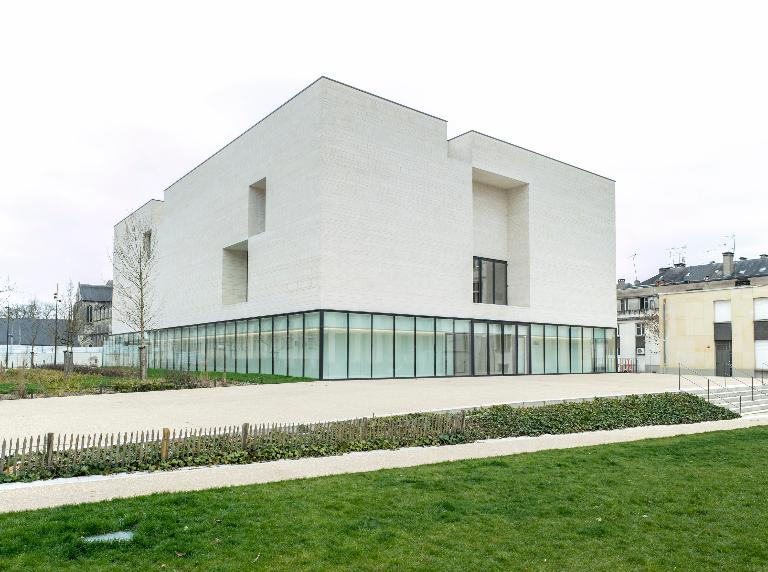 Vue d'ensemble des façades ouest et nord de la nouvelle aile inaugurée en 2017.