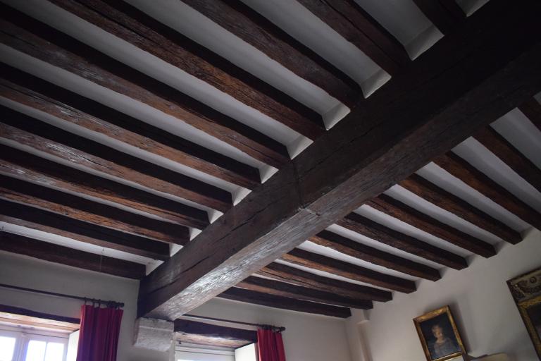 Intérieur, rez-de-chaussée, empoutrement d'origine du plancher de l'étage.