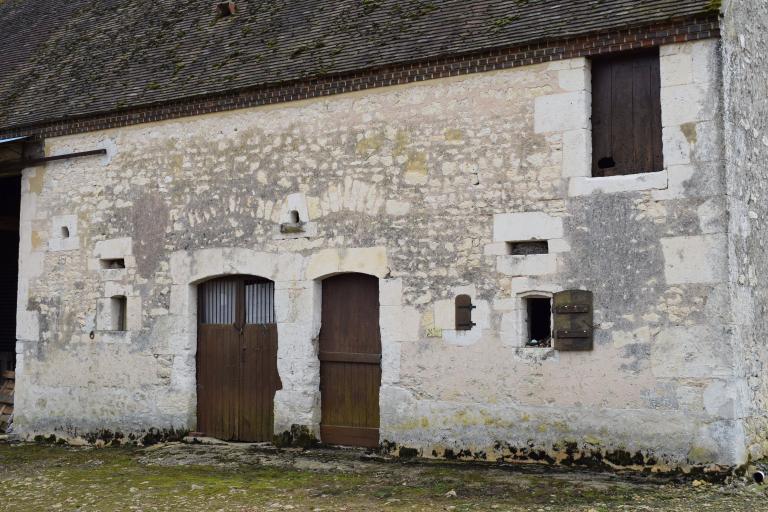 Écurie et étable, vue de détail de la façade principale.