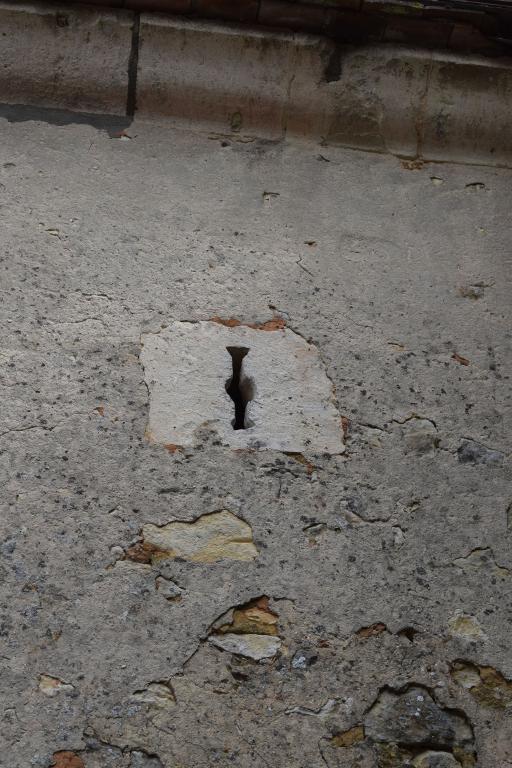 Tour, vue de détail de l'archère-canonnière.