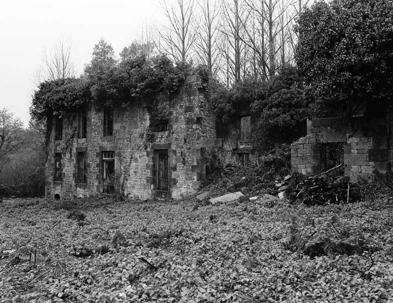 Logement patronal, élévation sur jardin. Vue prise avant restauration.