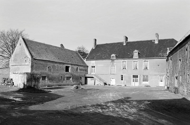 Ferme. Logis. Elévation extérieure sud sur cour. ; Logis. Elévation extérieure sud sur cour.