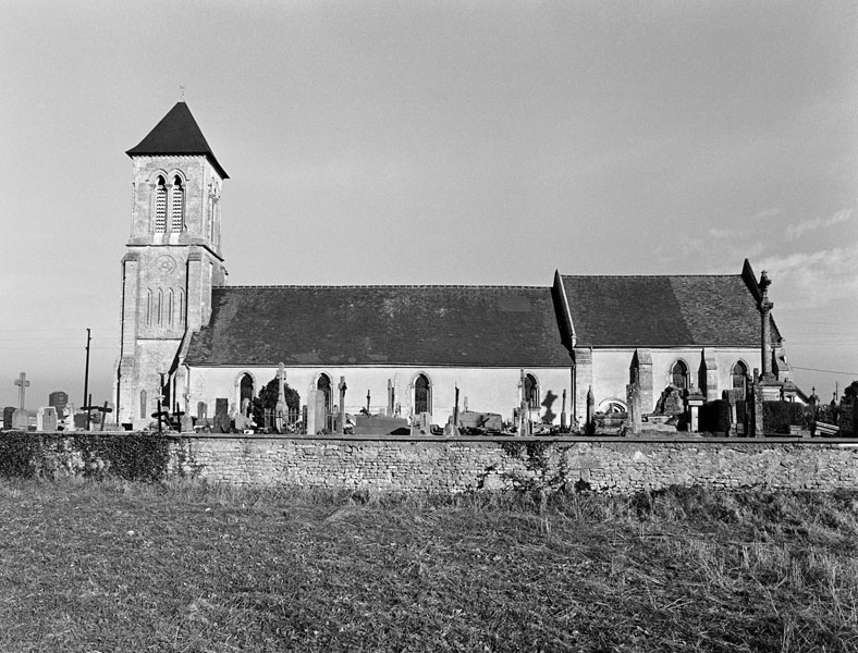 Eglise paroissiale Saint-Germain à Cauvicourt. ; Eglise paroissiale Saint-Germain. Elévation sud. ; Elévation sud.