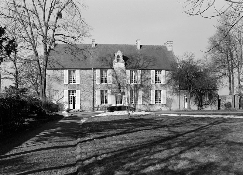 Haut Mesnil. Manoir. Logis. Elévation sud sur cour. ; Logis. Elévation sud sur cour.