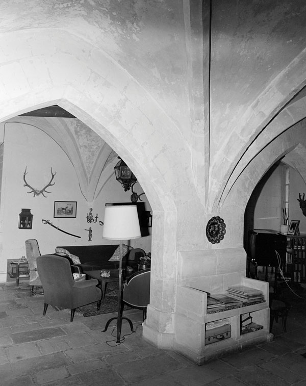 Salle voûtée incorporée au château actuel. Vue prise du nord-ouest.