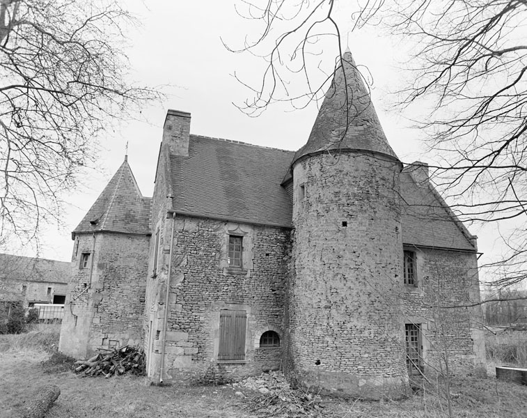 Elévation postérieure sud. ; Manoir d'Asseville à Maizières : élévation postérieure sud.