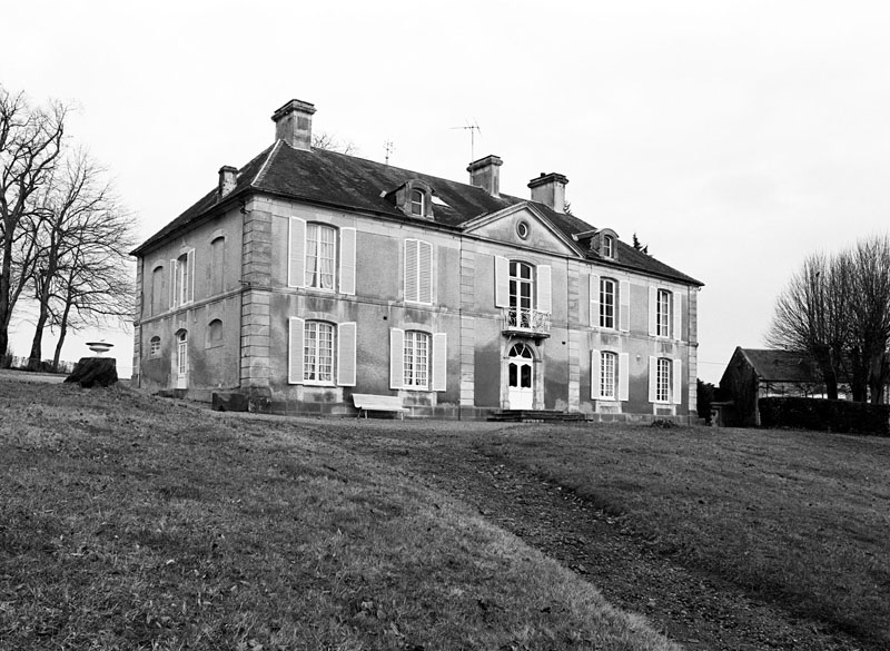 Cauvigny. Château. Logis. Elévation extérieure est sur jardin. ; Logis. Elévation extérieure est sur jardin.