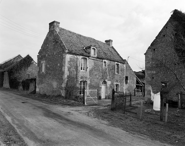 Cauvigny. Maison, élévation extérieure sud sur cour. ; Maison, élévation extérieure sud sur cour.