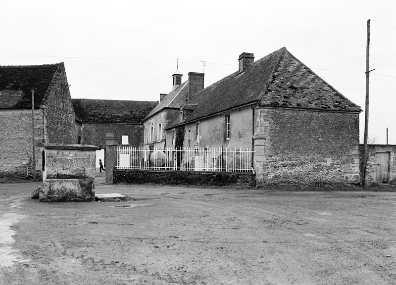 1ère ferme. Vue d'ensemble prise de l'ouest.