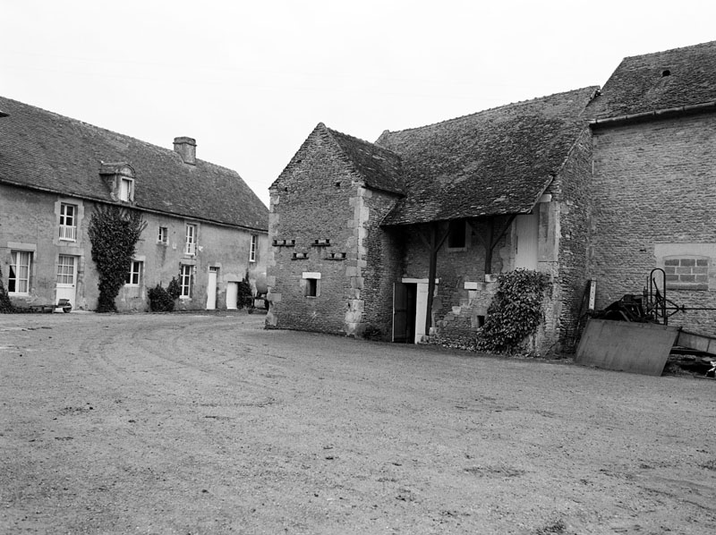 Le Mesnil. Ferme. 1ère ferme. Pressoir à cidre. ; 1ère ferme. Pressoir à cidre.