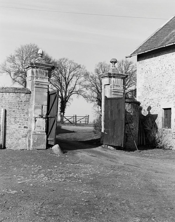 Portail ouest vu de la cour.