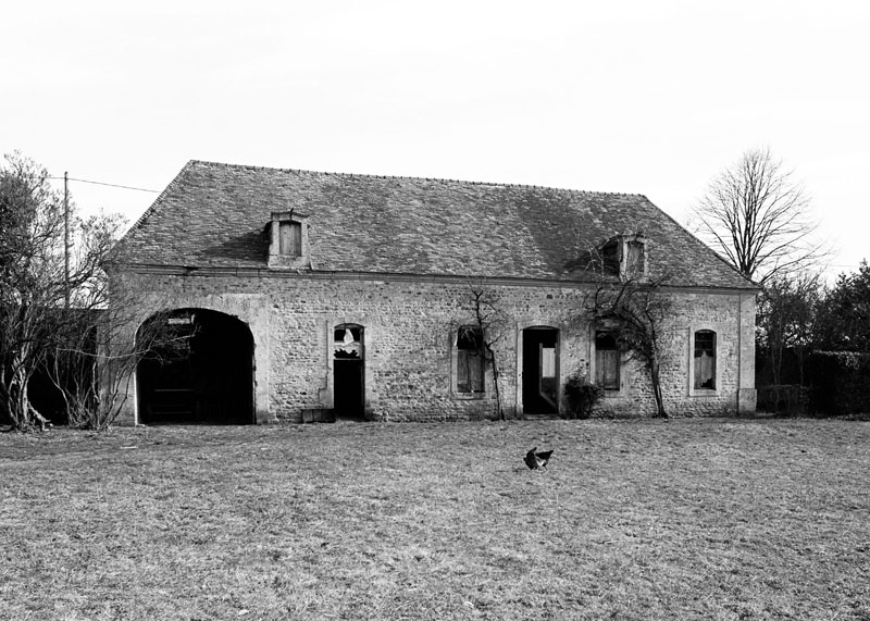 Communs. Bâtiment nord. Ecuries et remise à voitures.