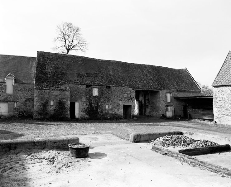 Bâtiment sud. Elévation nord sur cour. Pressoir.