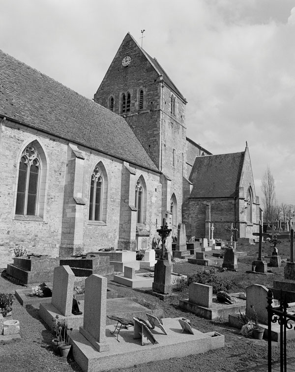 Eglise paroissiale Saint-Martin. Elévation extérieure sud. Nef et tour. ; Elévation extérieure sud. Nef et tour.
