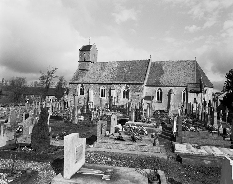 Eglise paroissiale Saint-Pierre. Elévation extérieure sud. ; Elévation extérieure sud.