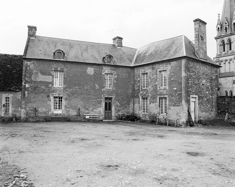Presbytère. Logis. ELévation extérieure nord et est sur cour. ; Logis. Elévation extérieure nord et est sur cour.