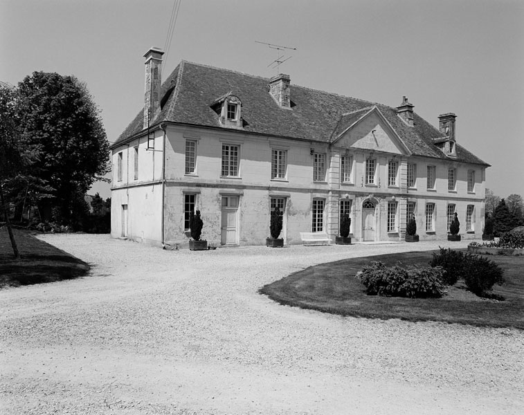 Renémesnil. Château. Logis. Elévation extérieure sud sur cour. ; Logis. Elévation extérieure sud sur cour.