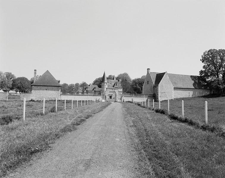 Vue d'ensemble prise de l'ouest.