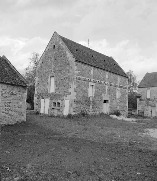 Bâtiment nord. Porcheries et grange.