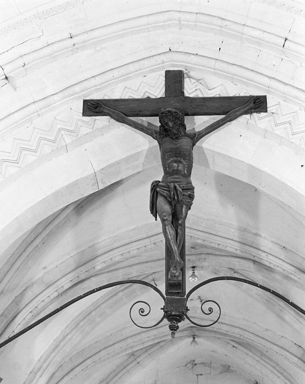 Statue : Christ en croix