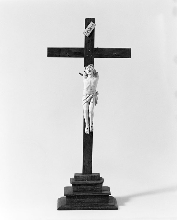 Statue (statuette) : Christ en croix