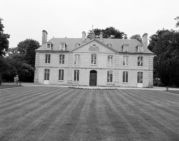 Château. Logis. Elévation extérieure ouest. ; Logis. Elévation extérieure ouest.