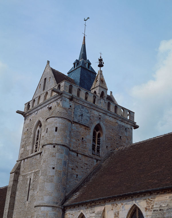 Eglise paroissiale Notre-Dame. Elévation latérale sud prise de l'est : tour de l'église. ; Elévation latérale sud prise de l'est : tour de l'église.