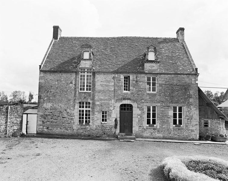 Le Grand Jardin. Ferme. Logis, élévation extérieure ouest sur cour. ; Logis, élévation extérieure ouest sur cour.