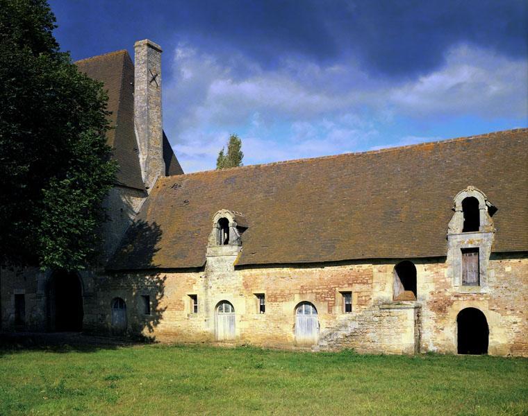 Ecuries et pressoir, élévation extérieure sud.