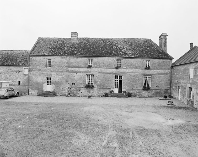Logis, élévation extérieure sud sur cour.
