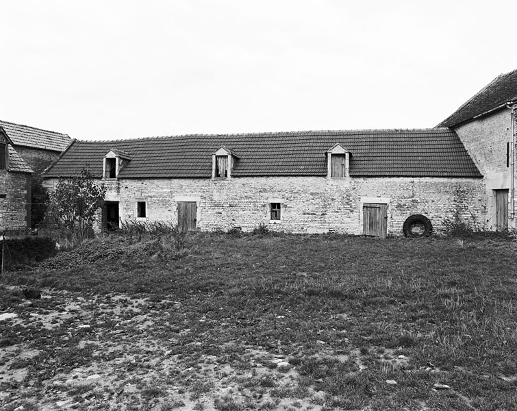 Etables, élévation extérieure ouest sur cour.