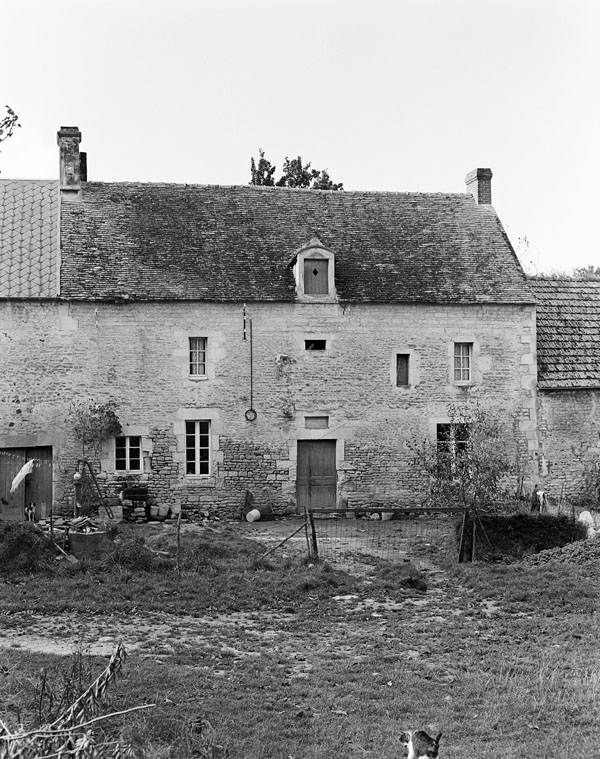 Ferme. Logis, élévation extérieure sud sur cour. ; Logis, élévation extérieure sud sur cour.