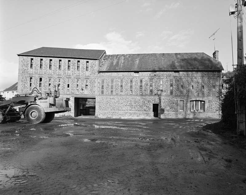 Usine, élévation extérieure sud.- Photographie ancienne, 1981.