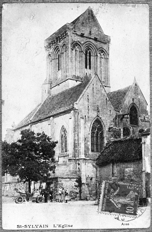 St-SYLVAIN - l'église. [Vue du sud-est].- Carte postale, Areo, début 20e siècle. (Collection particulière De Moor).