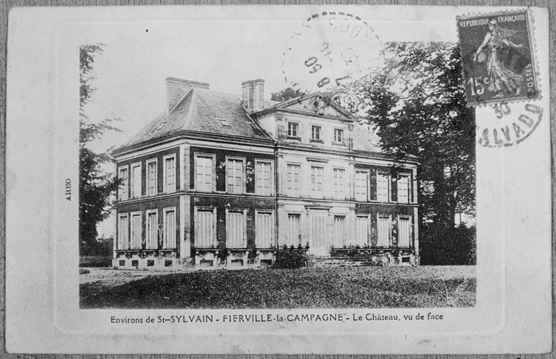 Environs de St-Sylvain - FIERVILLE-la-CAMPAGNE - Le Château vu de face.- Carte postale, Areo, début 20e siècle. (Collection particulière De Moor).