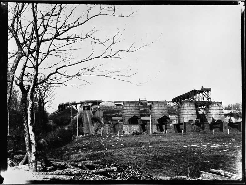 Fours de calcination.- Photographie ancienne, vers 1914. (Collection particulière).