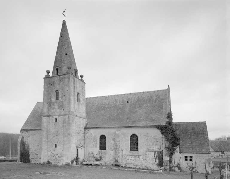 Elévation extérieure sud. ; Guêprei, église paroissiale Saint-Pierre, élévation extérieure sud.