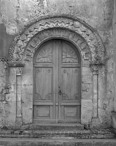 Ommoy, église paroissiale Notre Dame : élévation extérieure ouest, porte.