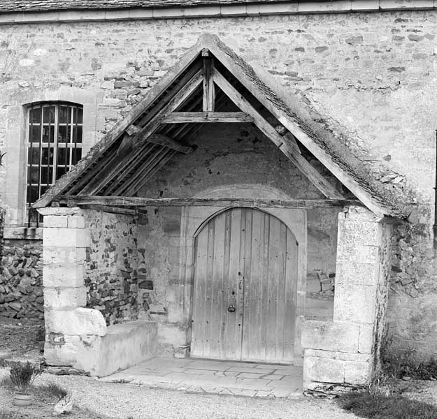 Elévation extérieure sud, nef, porche.