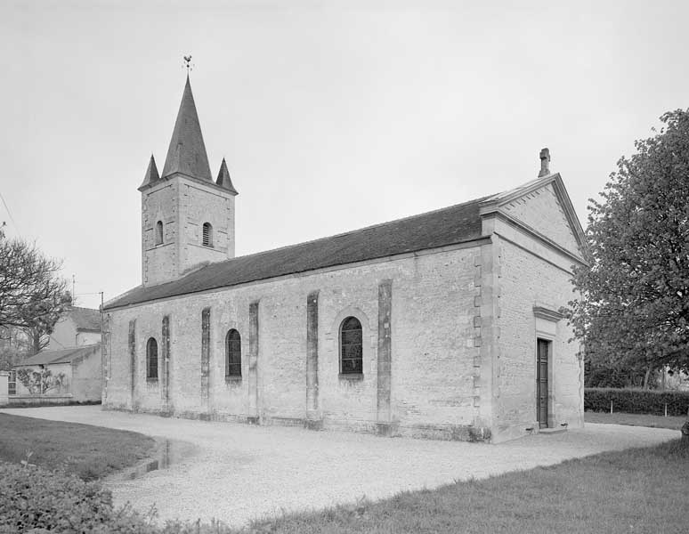 L'Eglise. Eglise paroissiale Sainte-Eugénie dite église des trois paroisses. Elévation extérieure sud. ; Elévation extérieure sud.