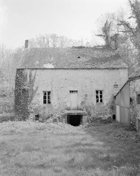 Moulin de Brieux. Elévation extérieure ouest sur cour. ; Elévation extérieure ouest sur cour. ; Brieux, Moulin de Brieux : élévation extérieure ouest sur cour.